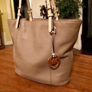 🔥SALE! Michael Kors Jet Set Leather Tote Bag🔥